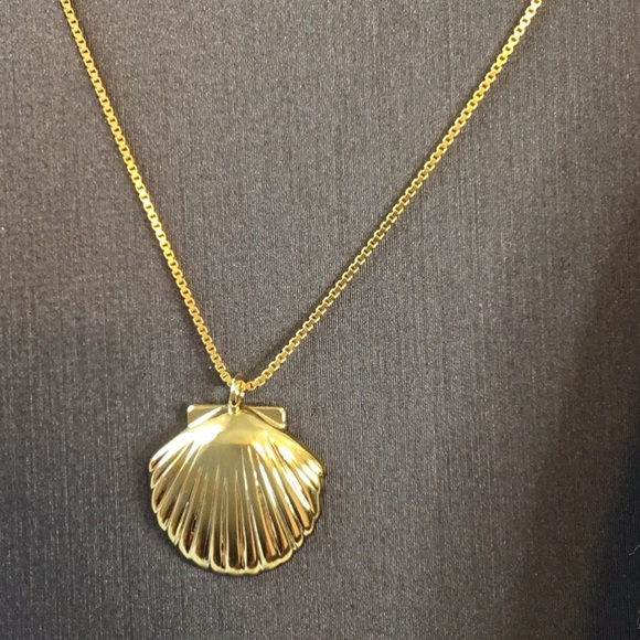 The Salty Shell Necklace - Picture 2 of 4